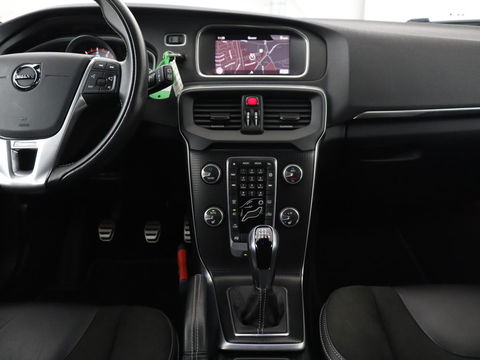 Volvo V40 2.0 T4 Business Sport | Stoelverwarming | Leder/Alcantara | Full LED | Navigatie | Climate control | Climate control | Parkeerhulp | R-Design