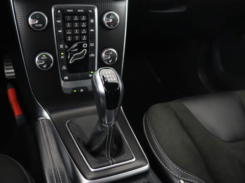 Volvo V40 2.0 T4 Business Sport | Stoelverwarming | Leder/Alcantara | Full LED | Navigatie | Climate control | Climate control | Parkeerhulp | R-Design