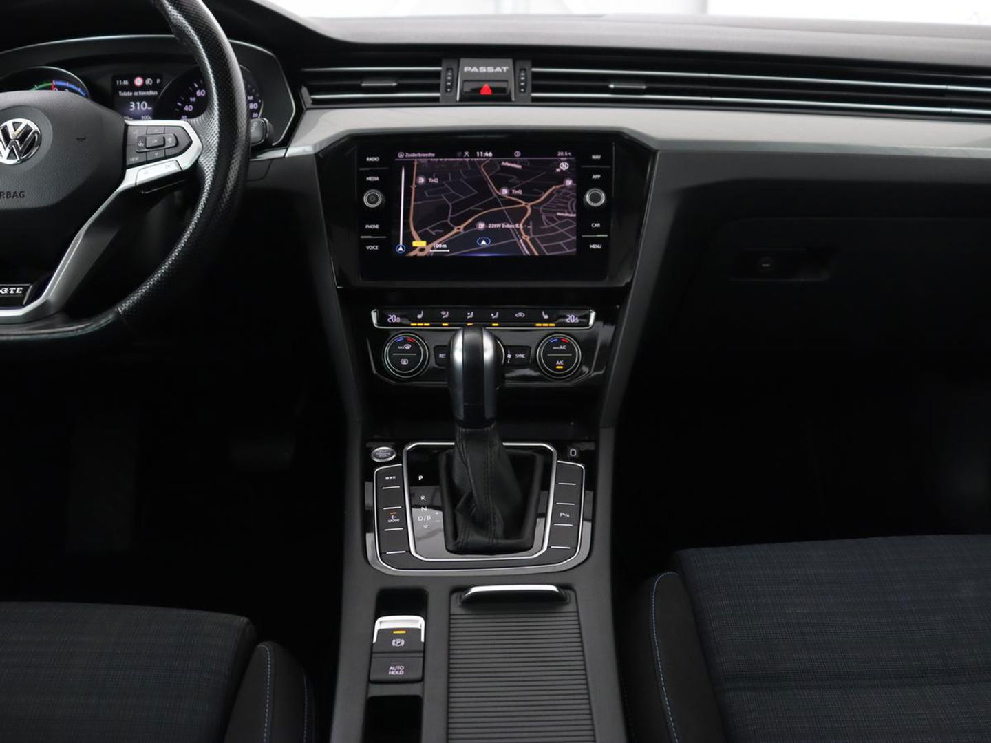 Volkswagen Passat 1.4 TSI PHEV GTE | Panoramadak | Stoelverwarming | Trekhaak | Camera | Adaptive cruise | Matrix LED | Carplay | Navigatie