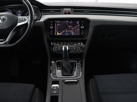 Volkswagen Passat 1.4 TSI PHEV GTE | Panoramadak | Stoelverwarming | Trekhaak | Camera | Adaptive cruise | Matrix LED | Carplay | Navigatie