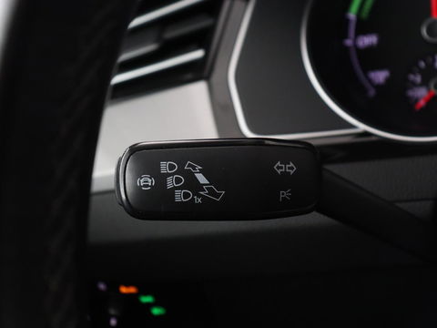 Volkswagen Passat 1.4 TSI PHEV GTE | Panoramadak | Stoelverwarming | Trekhaak | Camera | Adaptive cruise | Matrix LED | Carplay | Navigatie