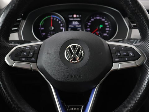 Volkswagen Passat 1.4 TSI PHEV GTE | Panoramadak | Stoelverwarming | Trekhaak | Camera | Adaptive cruise | Matrix LED | Carplay | Navigatie