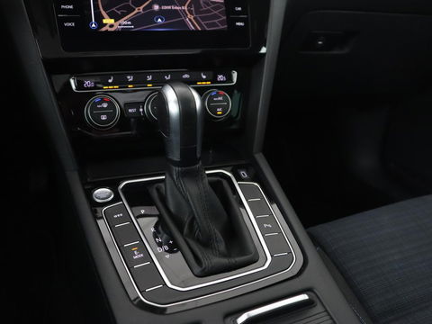 Volkswagen Passat 1.4 TSI PHEV GTE | Panoramadak | Stoelverwarming | Trekhaak | Camera | Adaptive cruise | Matrix LED | Carplay | Navigatie