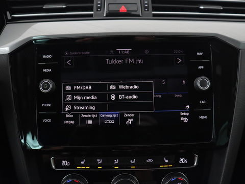 Volkswagen Passat 1.4 TSI PHEV GTE | Panoramadak | Stoelverwarming | Trekhaak | Camera | Adaptive cruise | Matrix LED | Carplay | Navigatie