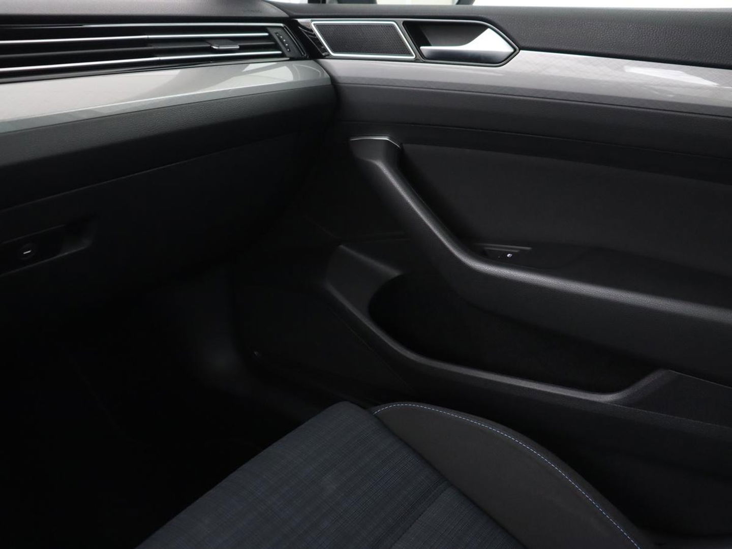 Volkswagen Passat 1.4 TSI PHEV GTE | Panoramadak | Stoelverwarming | Trekhaak | Camera | Adaptive cruise | Matrix LED | Carplay | Navigatie