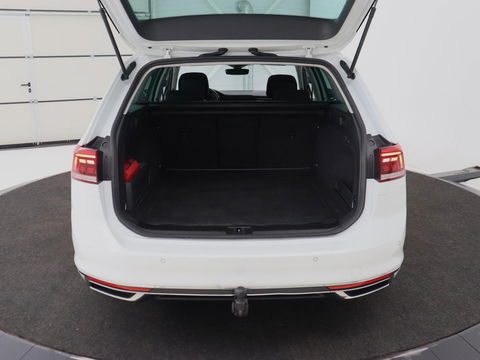 Volkswagen Passat 1.4 TSI PHEV GTE | Panoramadak | Stoelverwarming | Trekhaak | Camera | Adaptive cruise | Matrix LED | Carplay | Navigatie