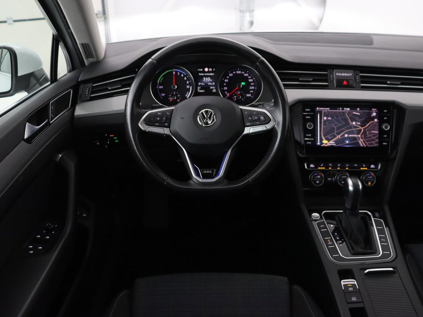Volkswagen Passat 1.4 TSI PHEV GTE | Panoramadak | Stoelverwarming | Trekhaak | Camera | Adaptive cruise | Matrix LED | Carplay | Navigatie