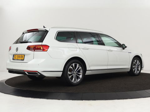Volkswagen Passat 1.4 TSI PHEV GTE | Panoramadak | Stoelverwarming | Trekhaak | Camera | Adaptive cruise | Matrix LED | Carplay | Navigatie