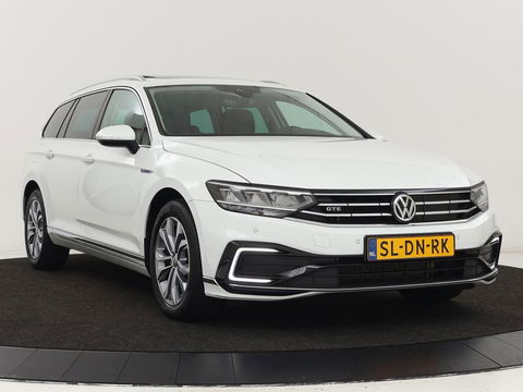 Volkswagen Passat 1.4 TSI PHEV GTE | Panoramadak | Stoelverwarming | Trekhaak | Camera | Adaptive cruise | Matrix LED | Carplay | Navigatie