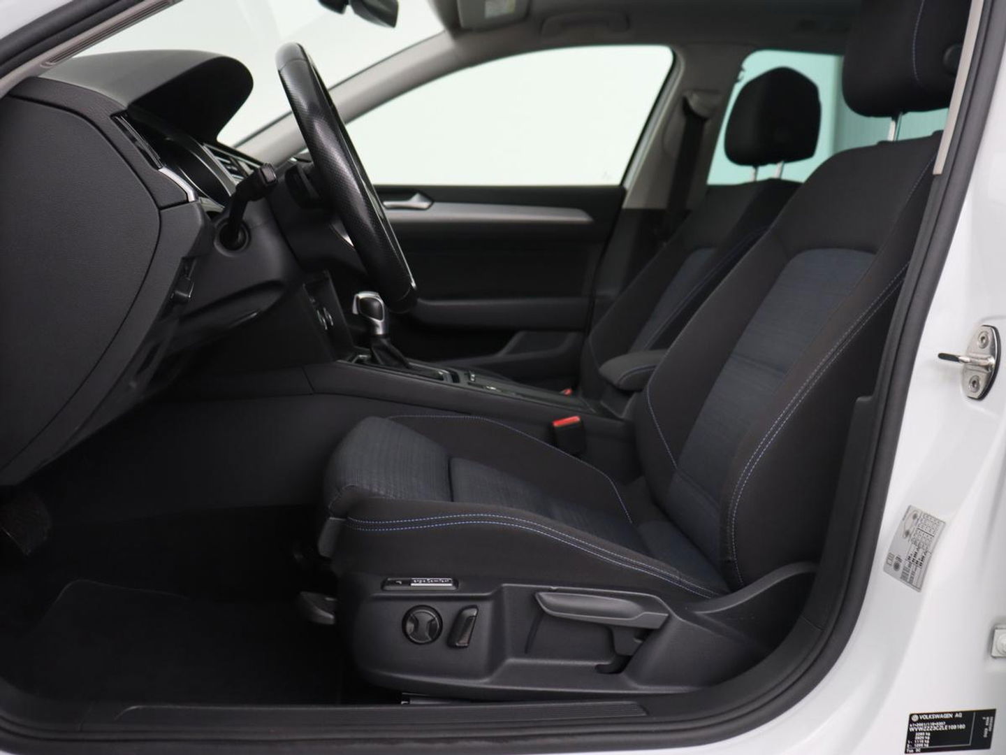 Volkswagen Passat 1.4 TSI PHEV GTE | Panoramadak | Stoelverwarming | Trekhaak | Camera | Adaptive cruise | Matrix LED | Carplay | Navigatie