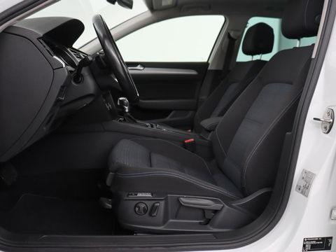 Volkswagen Passat 1.4 TSI PHEV GTE | Panoramadak | Stoelverwarming | Trekhaak | Camera | Adaptive cruise | Matrix LED | Carplay | Navigatie