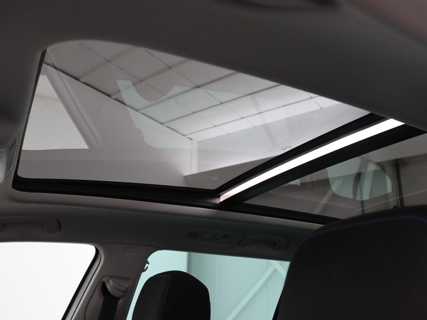Volkswagen Passat 1.4 TSI PHEV GTE | Panoramadak | Stoelverwarming | Trekhaak | Camera | Adaptive cruise | Matrix LED | Carplay | Navigatie