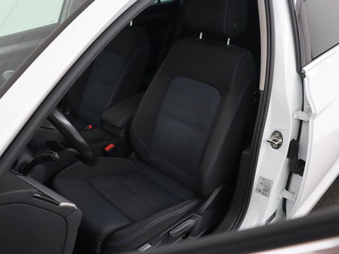 Volkswagen Passat 1.4 TSI PHEV GTE | Panoramadak | Stoelverwarming | Trekhaak | Camera | Adaptive cruise | Matrix LED | Carplay | Navigatie