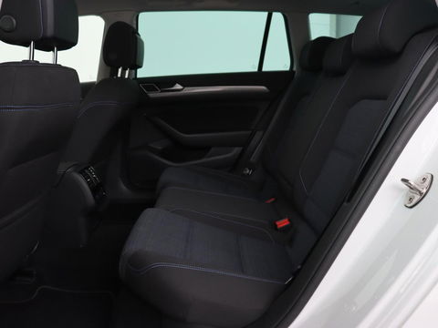 Volkswagen Passat 1.4 TSI PHEV GTE | Panoramadak | Stoelverwarming | Trekhaak | Camera | Adaptive cruise | Matrix LED | Carplay | Navigatie