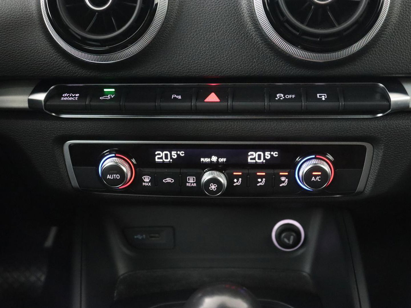 Audi A3 1.4 e-tron Lease Edition | Virtual Cockpit | Sportstoelen | Full LED | Keyless | Carplay | Navigatie | Climate control | Lane Assist