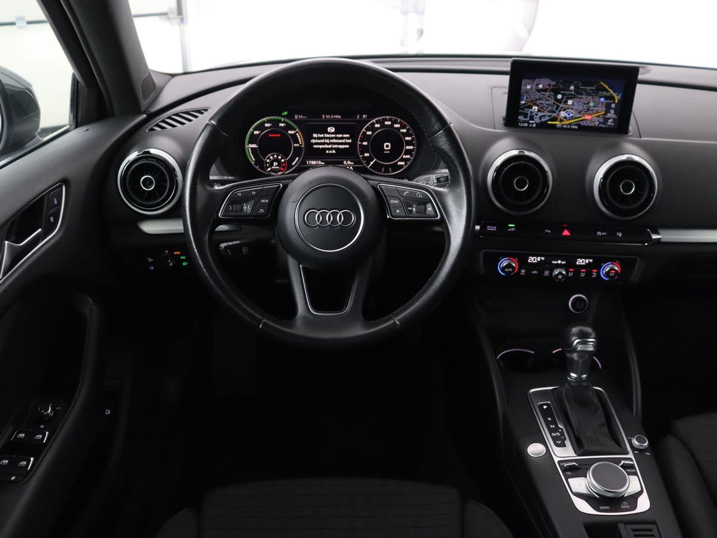 Audi A3 1.4 e-tron Lease Edition | Virtual Cockpit | Sportstoelen | Full LED | Keyless | Carplay | Navigatie | Climate control | Lane Assist