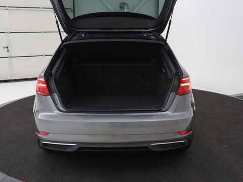 Audi A3 1.4 e-tron Lease Edition | Virtual Cockpit | Sportstoelen | Full LED | Keyless | Carplay | Navigatie | Climate control | Lane Assist