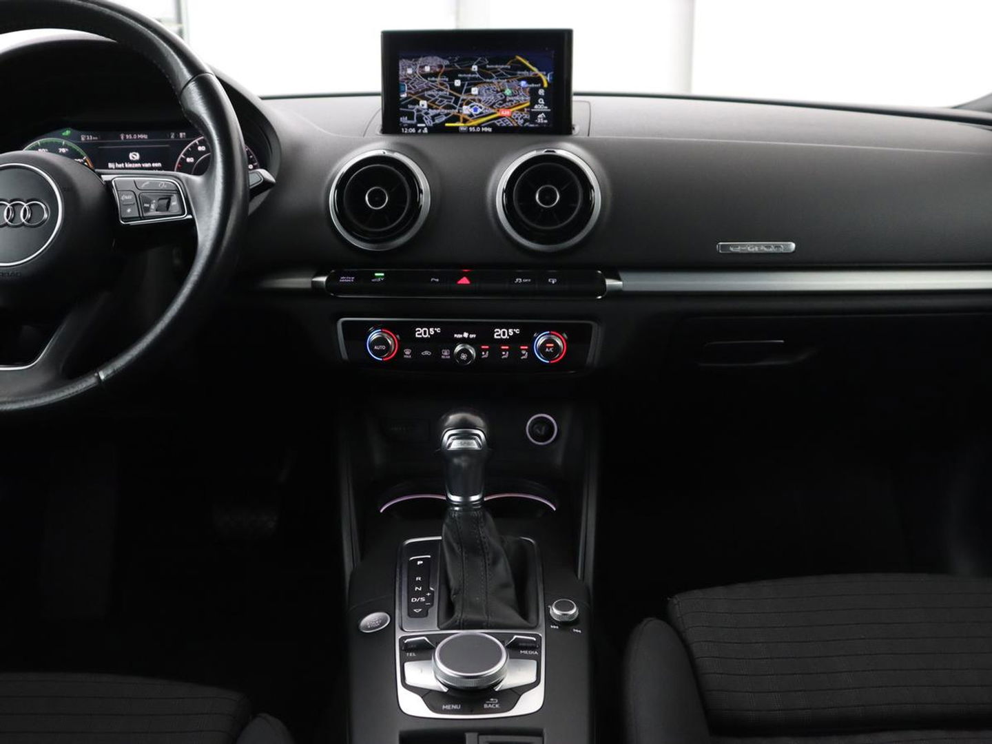Audi A3 1.4 e-tron Lease Edition | Virtual Cockpit | Sportstoelen | Full LED | Keyless | Carplay | Navigatie | Climate control | Lane Assist
