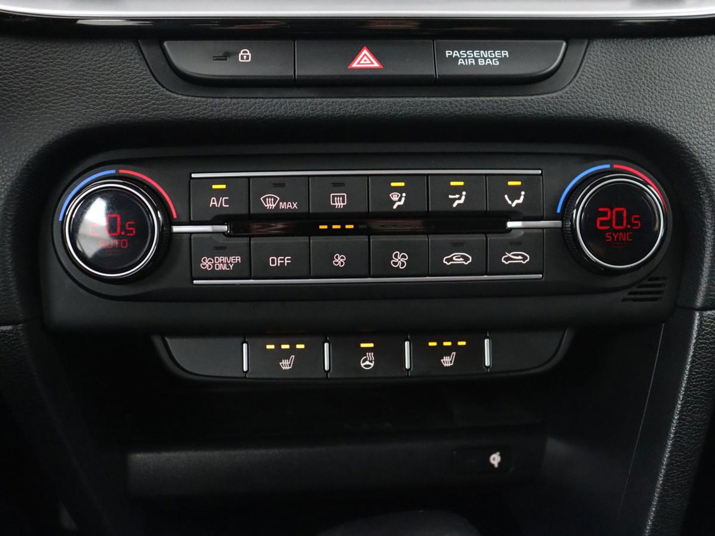 Kia Ceed 1.6 GDI PHEV DynamicPlusLine | Stoel & stuurverwarming | Adaptive cruise | Memory | Camera | Carplay | Full LED | Achterbankverwarming | Navigatie | Keyless