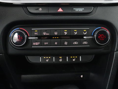 Kia Ceed 1.6 GDI PHEV DynamicPlusLine | Stoel & stuurverwarming | Adaptive cruise | Memory | Camera | Carplay | Full LED | Achterbankverwarming | Navigatie | Keyless