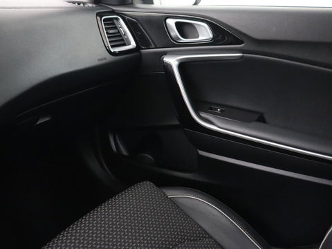Kia Ceed 1.6 GDI PHEV DynamicPlusLine | Stoel & stuurverwarming | Adaptive cruise | Memory | Camera | Carplay | Full LED | Achterbankverwarming | Navigatie | Keyless