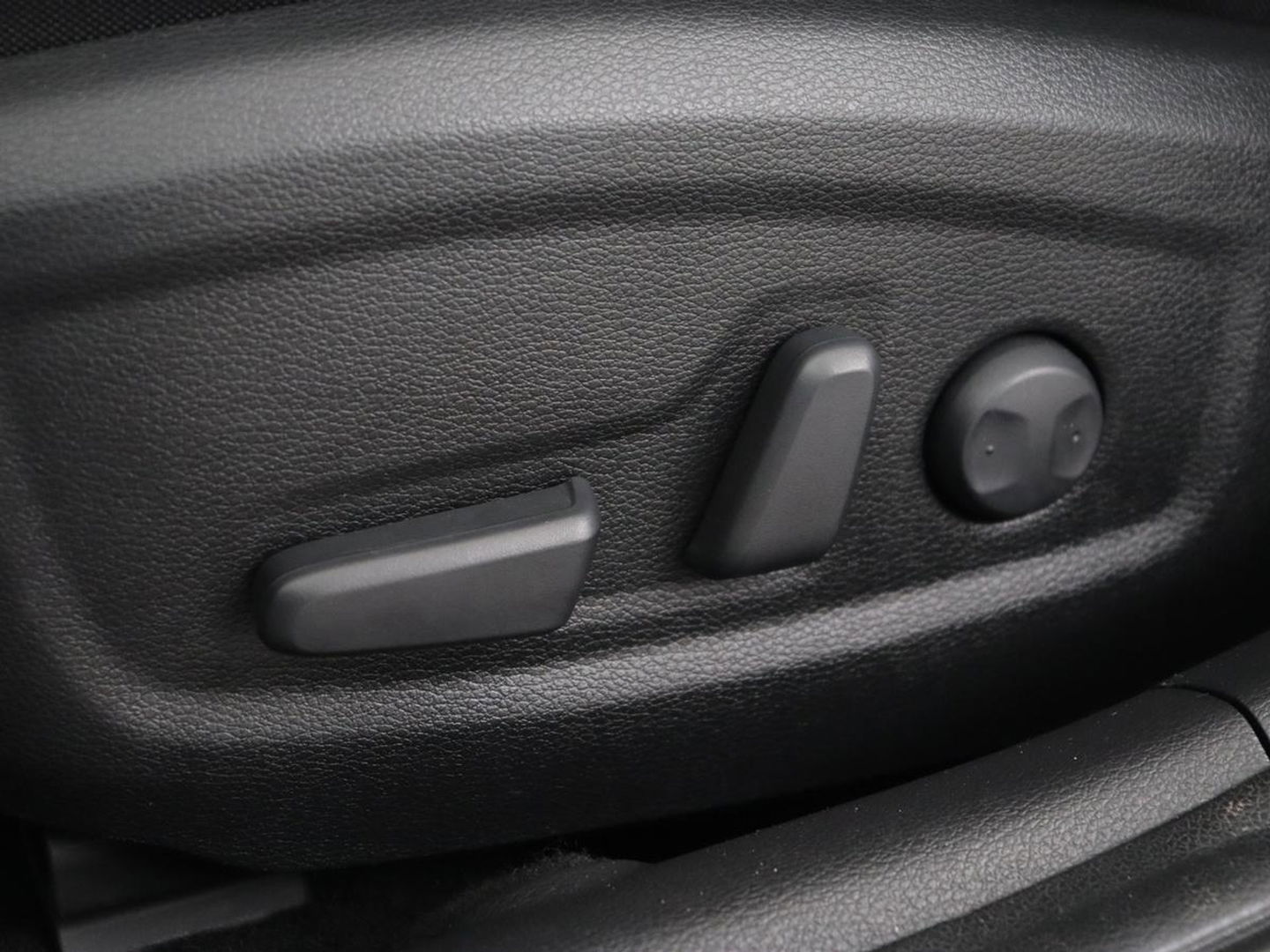 Kia Ceed 1.6 GDI PHEV DynamicPlusLine | Stoel & stuurverwarming | Adaptive cruise | Memory | Camera | Carplay | Full LED | Achterbankverwarming | Navigatie | Keyless