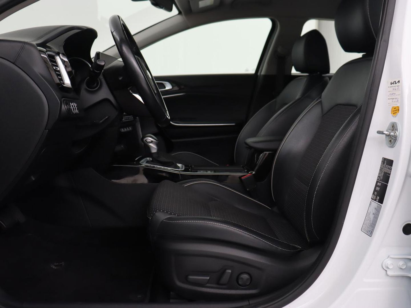 Kia Ceed 1.6 GDI PHEV DynamicPlusLine | Stoel & stuurverwarming | Adaptive cruise | Memory | Camera | Carplay | Full LED | Achterbankverwarming | Navigatie | Keyless