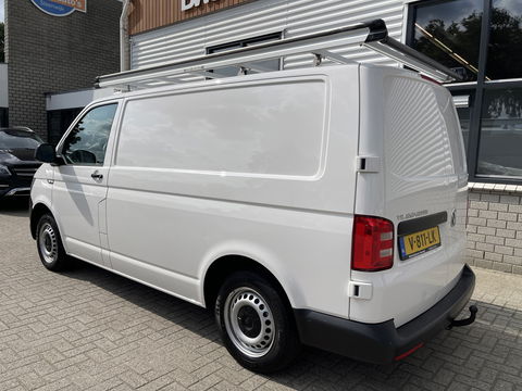 Volkswagen Transporter 2.0 TDI 102pk L1H1 Trendline / vaste prijs rijklaar € 14.950 ex btw / lease vanaf € 329 / airco / cruise / bijrijdersbank / imperial / ingerichte laadruimte met sloten !