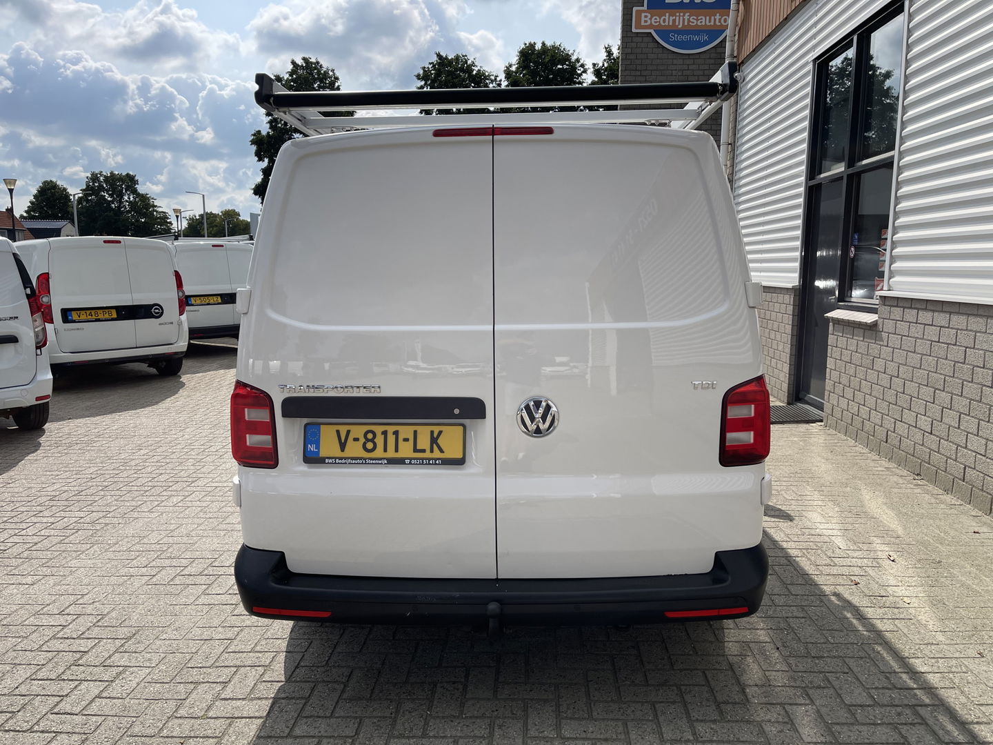 Volkswagen Transporter 2.0 TDI 102pk L1H1 Trendline / vaste prijs rijklaar € 14.950 ex btw / lease vanaf € 329 / airco / cruise / bijrijdersbank / imperial / ingerichte laadruimte met sloten !