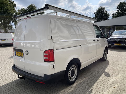 Volkswagen Transporter 2.0 TDI 102pk L1H1 Trendline / vaste prijs rijklaar € 14.950 ex btw / lease vanaf € 329 / airco / cruise / bijrijdersbank / imperial / ingerichte laadruimte met sloten !