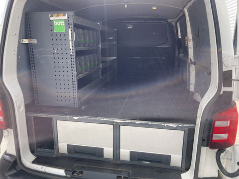 Volkswagen Transporter 2.0 TDI 102pk L1H1 Trendline / vaste prijs rijklaar € 14.950 ex btw / lease vanaf € 329 / airco / cruise / bijrijdersbank / imperial / ingerichte laadruimte met sloten !
