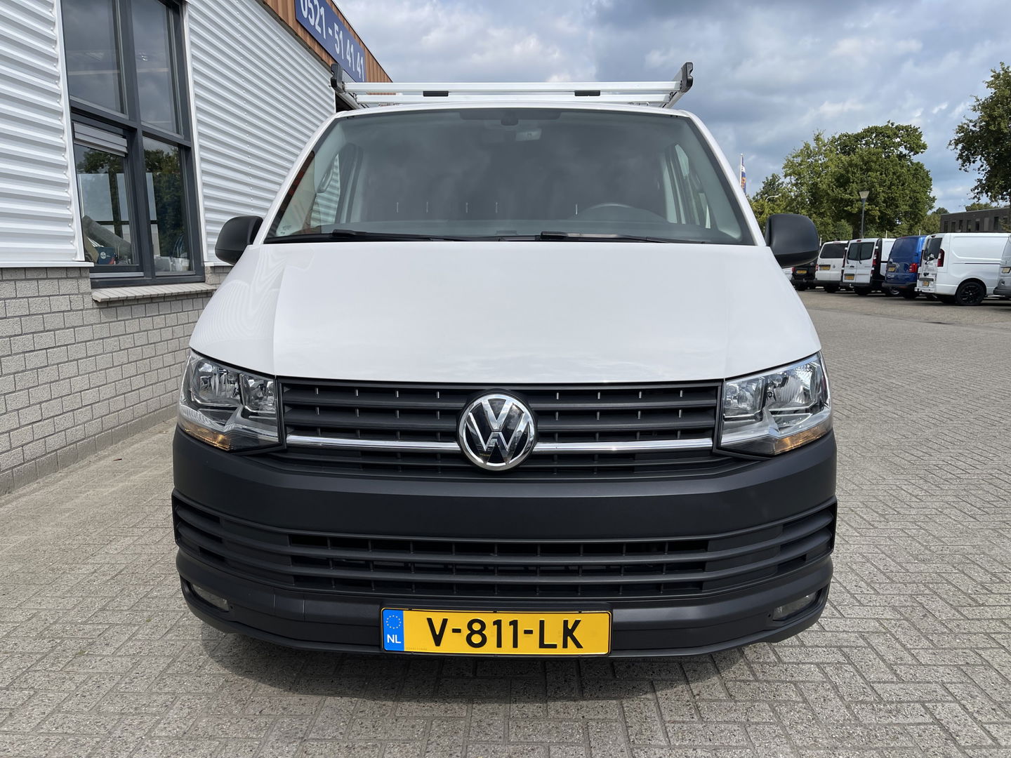 Volkswagen Transporter 2.0 TDI 102pk L1H1 Trendline / vaste prijs rijklaar € 14.950 ex btw / lease vanaf € 329 / airco / cruise / bijrijdersbank / imperial / ingerichte laadruimte met sloten !