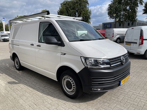 Volkswagen Transporter 2.0 TDI 102pk L1H1 Trendline / vaste prijs rijklaar € 14.950 ex btw / lease vanaf € 329 / airco / cruise / bijrijdersbank / imperial / ingerichte laadruimte met sloten !