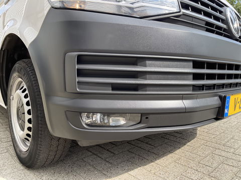 Volkswagen Transporter 2.0 TDI 102pk L1H1 Trendline / vaste prijs rijklaar € 14.950 ex btw / lease vanaf € 329 / airco / cruise / bijrijdersbank / imperial / ingerichte laadruimte met sloten !