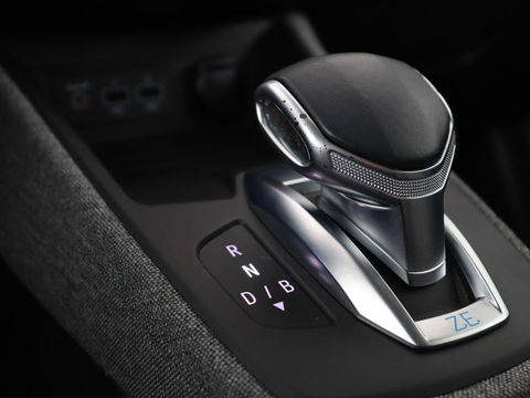 Renault ZOE R135 Intens Business 52 kWh | Stoel & stuurverwarming | Warmtepomp | Half leder | Carplay | Full LED | Keyless | Camera | Navigatie | Digital Cockpit | Climate control