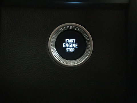 Renault ZOE R135 Intens Business 52 kWh | Stoel & stuurverwarming | Warmtepomp | Half leder | Carplay | Full LED | Keyless | Camera | Navigatie | Digital Cockpit | Climate control