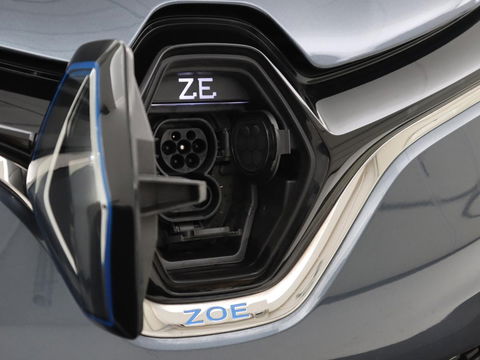 Renault ZOE R135 Intens Business 52 kWh | Stoel & stuurverwarming | Warmtepomp | Half leder | Carplay | Full LED | Keyless | Camera | Navigatie | Digital Cockpit | Climate control