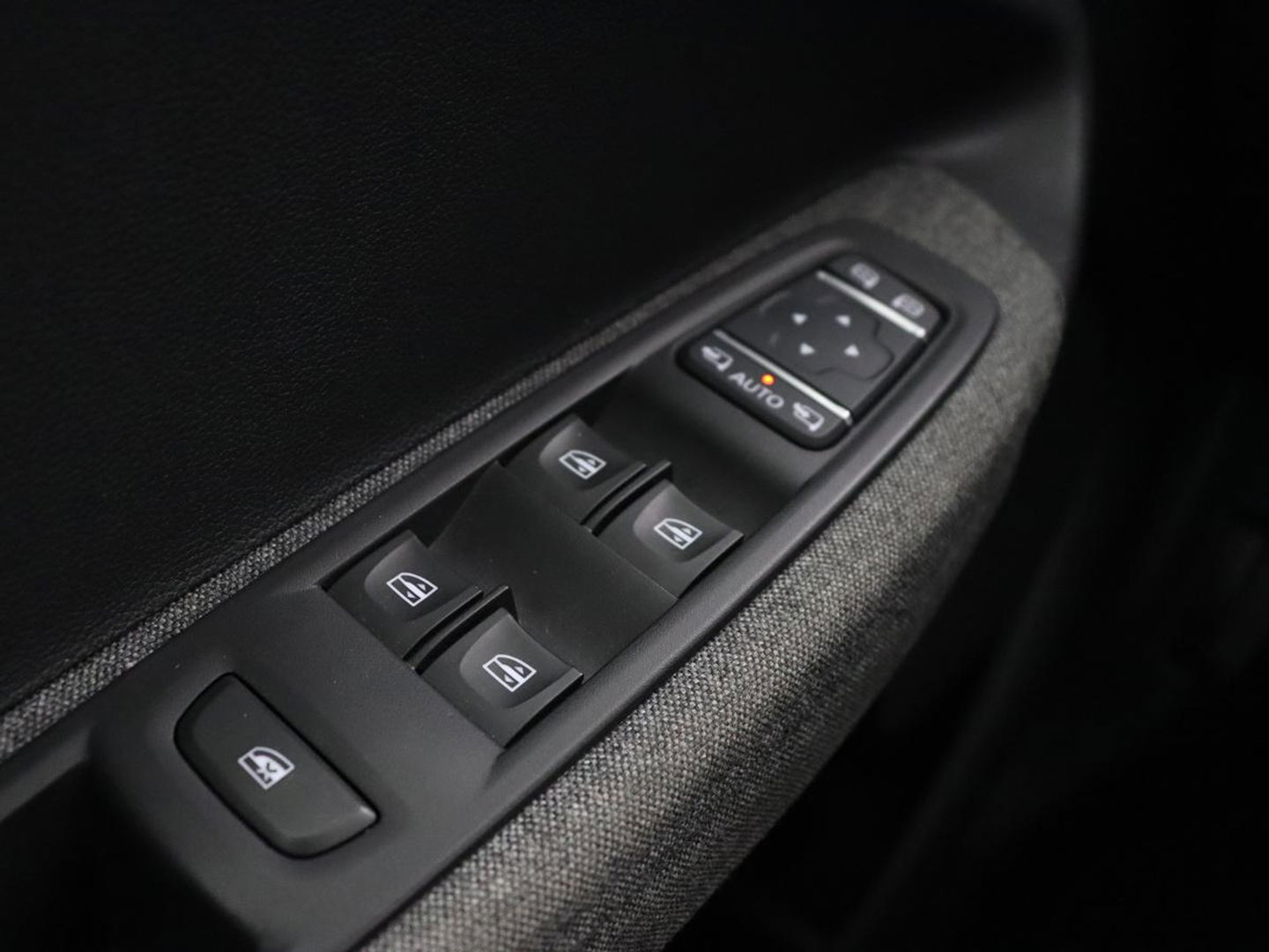 Renault ZOE R135 Intens Business 52 kWh | Stoel & stuurverwarming | Warmtepomp | Half leder | Carplay | Full LED | Keyless | Camera | Navigatie | Digital Cockpit | Climate control