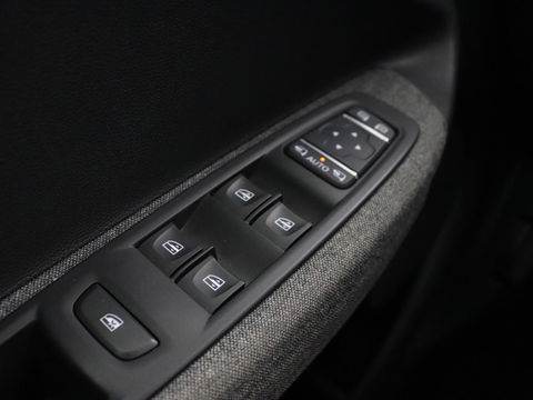 Renault ZOE R135 Intens Business 52 kWh | Stoel & stuurverwarming | Warmtepomp | Half leder | Carplay | Full LED | Keyless | Camera | Navigatie | Digital Cockpit | Climate control