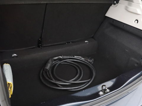 Renault ZOE R135 Intens Business 52 kWh | Stoel & stuurverwarming | Warmtepomp | Half leder | Carplay | Full LED | Keyless | Camera | Navigatie | Digital Cockpit | Climate control