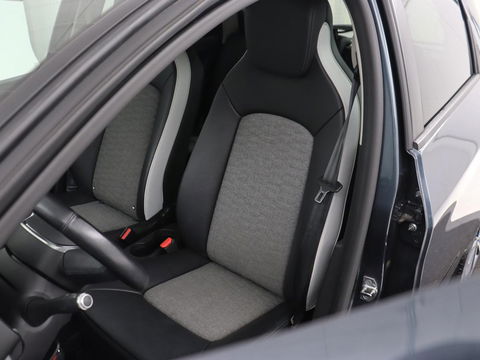 Renault ZOE R135 Intens Business 52 kWh | Stoel & stuurverwarming | Warmtepomp | Half leder | Carplay | Full LED | Keyless | Camera | Navigatie | Digital Cockpit | Climate control