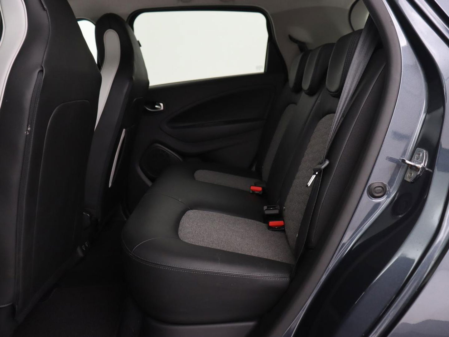 Renault ZOE R135 Intens Business 52 kWh | Stoel & stuurverwarming | Warmtepomp | Half leder | Carplay | Full LED | Keyless | Camera | Navigatie | Digital Cockpit | Climate control