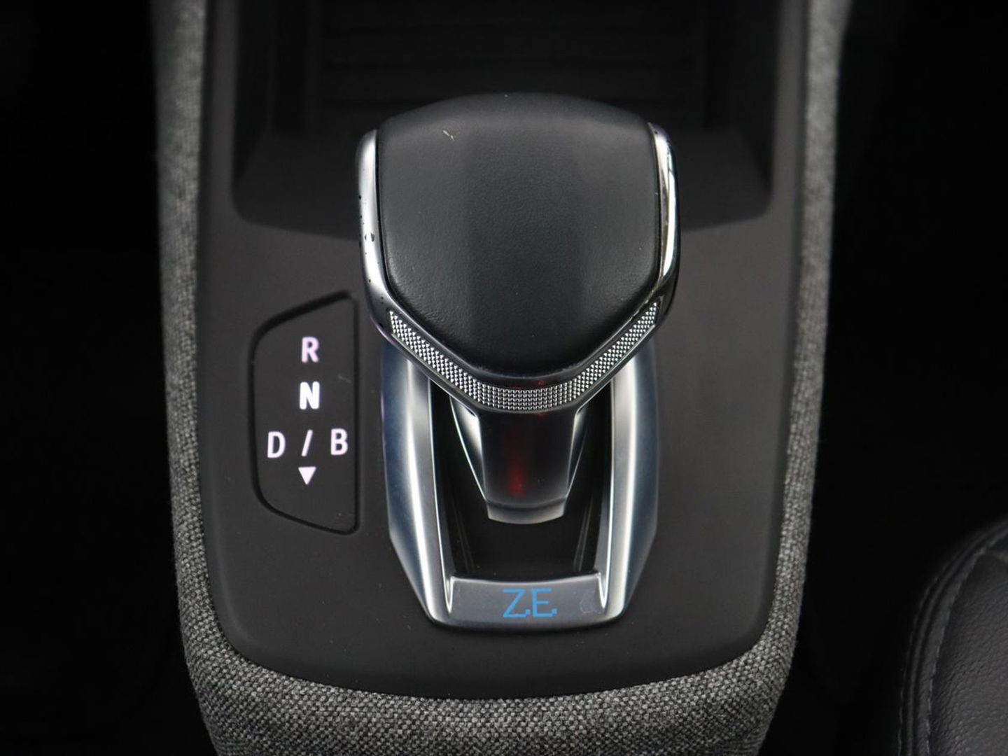 Renault ZOE R135 Intens Business 52 kWh | Stoel & stuurverwarming | Warmtepomp | Half leder | Carplay | Full LED | Keyless | Camera | Navigatie | Digital Cockpit | Climate control