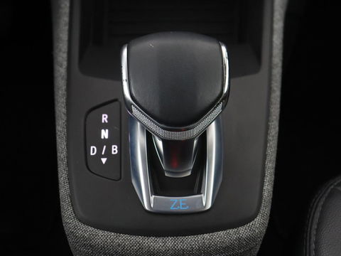 Renault ZOE R135 Intens Business 52 kWh | Stoel & stuurverwarming | Warmtepomp | Half leder | Carplay | Full LED | Keyless | Camera | Navigatie | Digital Cockpit | Climate control