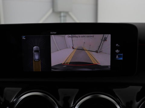 Mercedes-Benz A-Klasse 180 AMG Night Upgrade | Camera | Widescreen | Stoelverwarming | Full LED | Park Assist | Navigatie | Alcantara