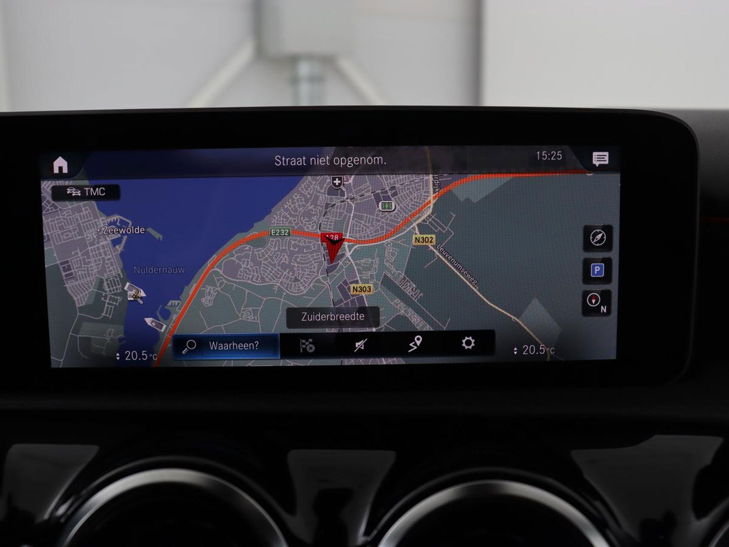 Mercedes-Benz A-Klasse 180 AMG Night Upgrade | Camera | Widescreen | Stoelverwarming | Full LED | Park Assist | Navigatie | Alcantara
