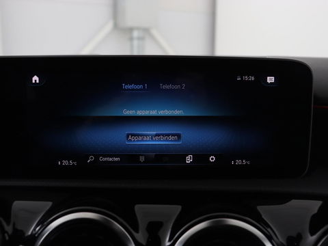 Mercedes-Benz A-Klasse 180 AMG Night Upgrade | Camera | Widescreen | Stoelverwarming | Full LED | Park Assist | Navigatie | Alcantara