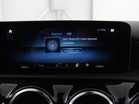 Mercedes-Benz A-Klasse 180 AMG Night Upgrade | Camera | Widescreen | Stoelverwarming | Full LED | Park Assist | Navigatie | Alcantara