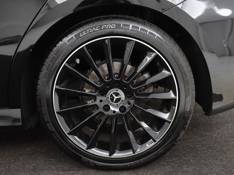 Mercedes-Benz A-Klasse 180 AMG Night Upgrade | Camera | Widescreen | Stoelverwarming | Full LED | Park Assist | Navigatie | Alcantara