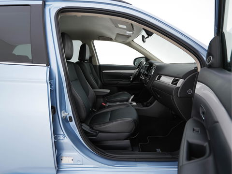 Mitsubishi Outlander 2.0 PHEV Executive Edition Aut. *1/2LEATHER | XENON | NAVI-FULLMAP | CAMERA | KEYLESS | DAB+ | COMFORT-SEATS | 18''ALU*